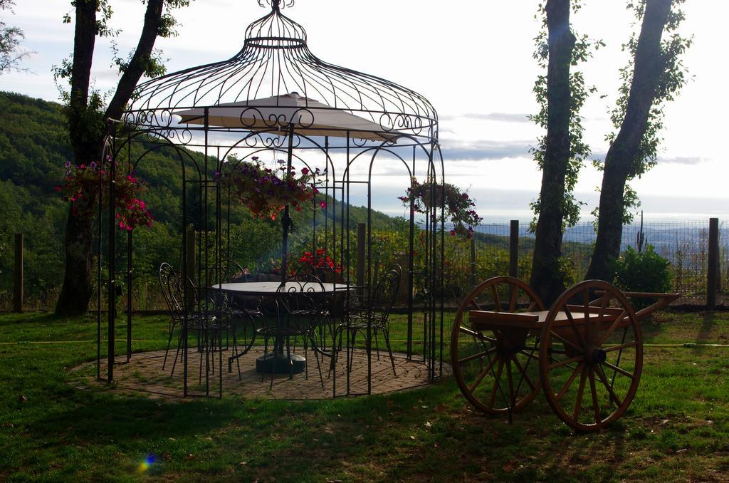 Auberge Les Tables Du Ban Saint-Pierre-la-Palud Bagian luar foto