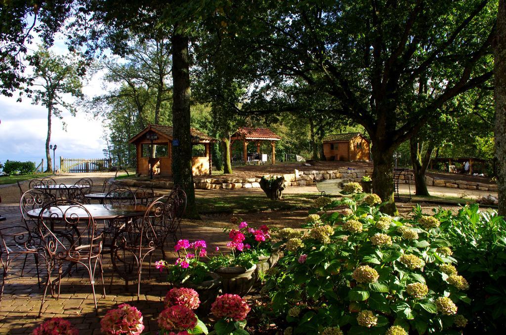 Auberge Les Tables Du Ban Saint-Pierre-la-Palud Bagian luar foto