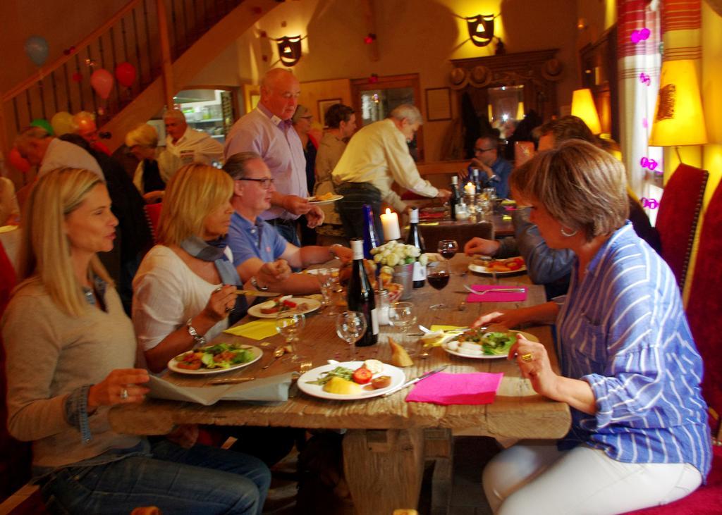 Auberge Les Tables Du Ban Saint-Pierre-la-Palud Bagian luar foto
